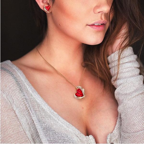 Parure cœur rouge ornée de cristaux Swarovski® - Carallor l Site Officiel l Bijoux Uniques