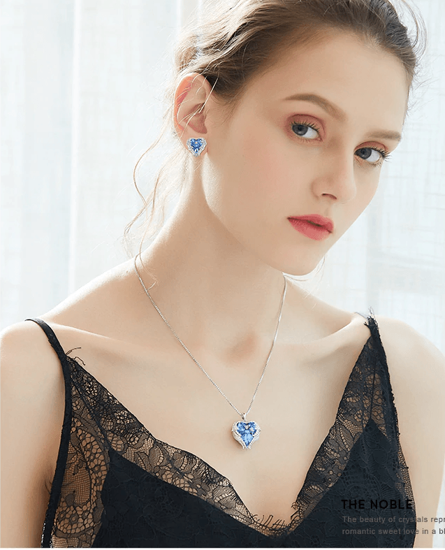 Boucles d'oreilles ailes d'ange ornées de cristaux Swarovski® - Carallor l Site Officiel l Bijoux Uniques