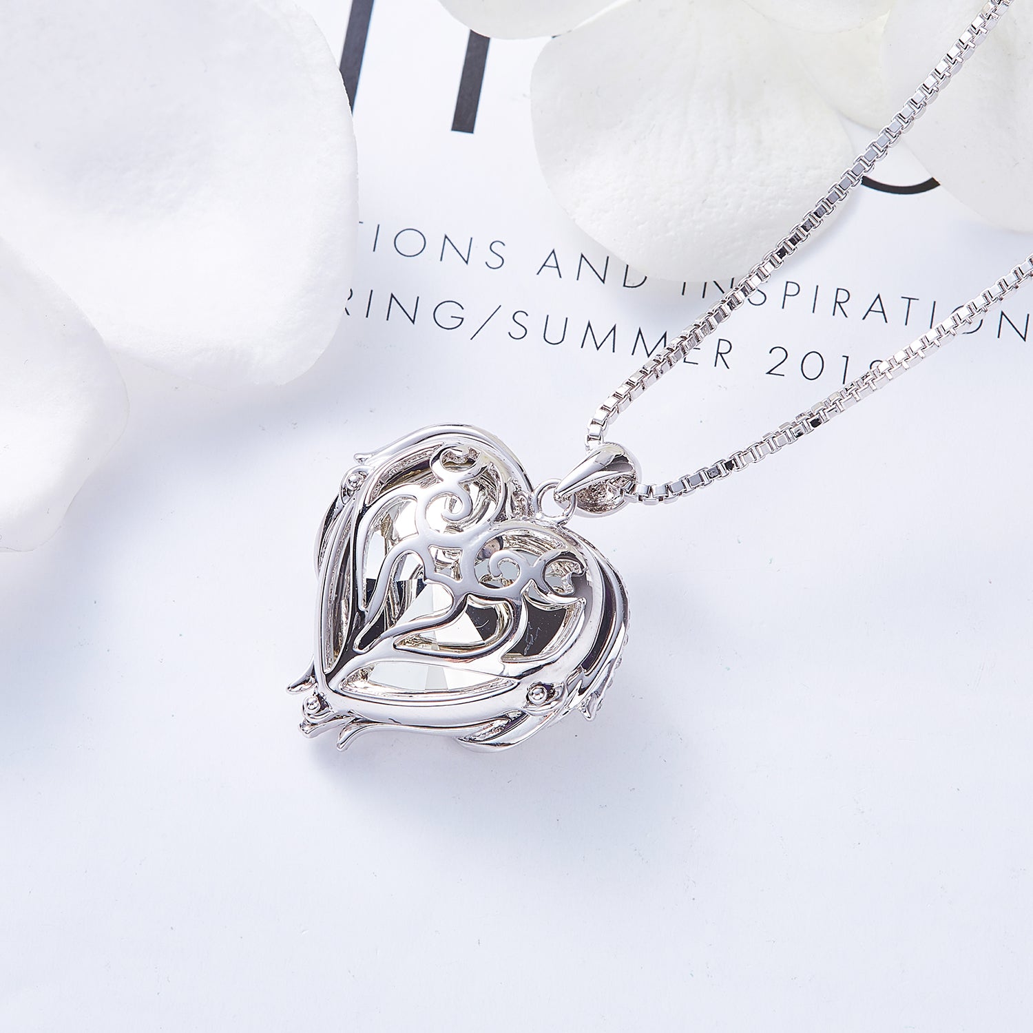 Collier ailes d'ange orné de cristaux Swarovski®